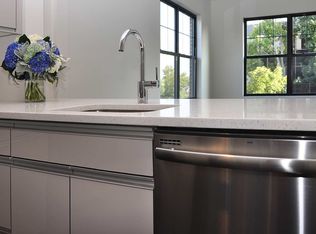 24 N Main St APT 2F, West Hartford, CT 06107