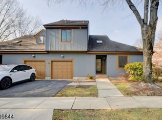 4 Hawthorne Pl #4, Basking Ridge, NJ 07920