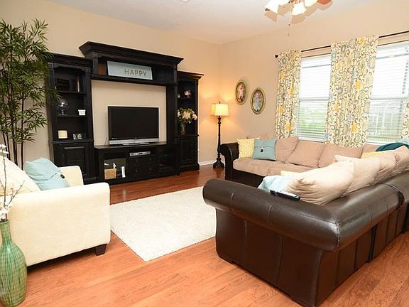 4th image of 7653 Crescent Palm Dr