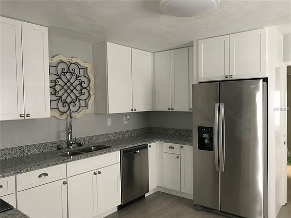 2nd image of 402 E Wildmere Ave