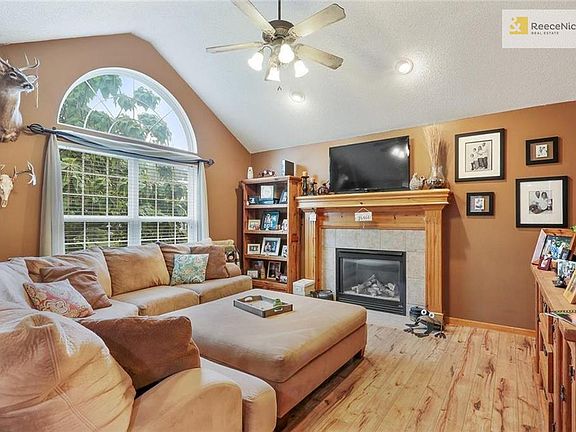 3rd image of 315 Crystal Dr