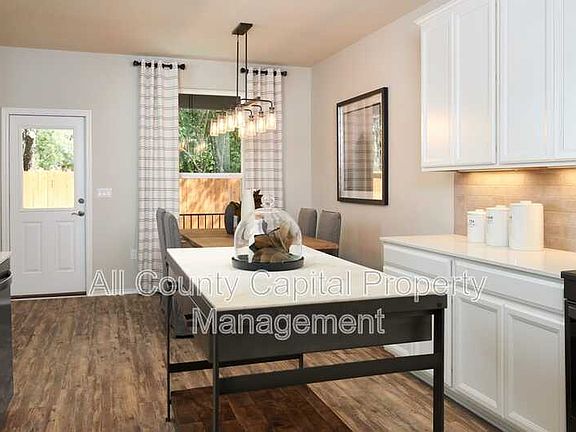 3rd image of 217 Boxwood Dr