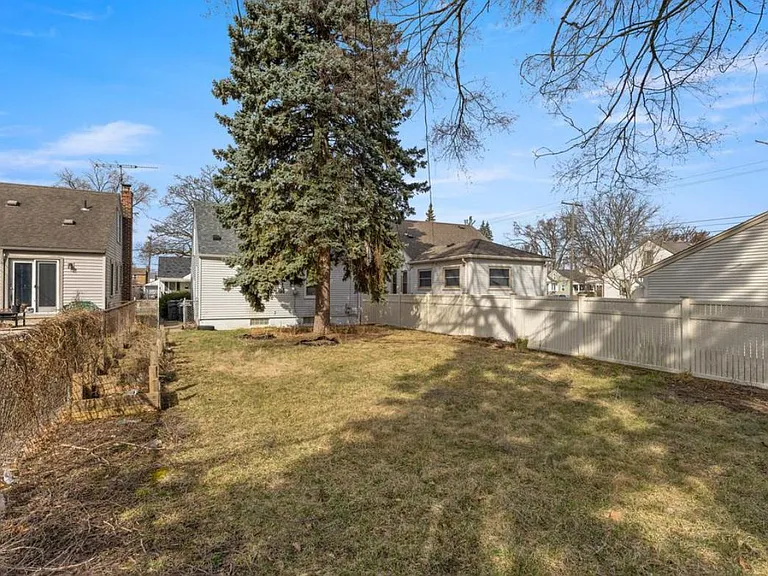 3511 Monroe St — Photo 16