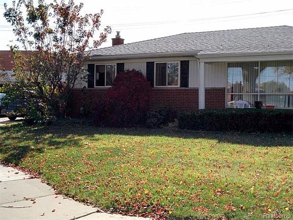 2nd image of 170 Redwood Dr