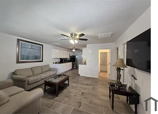 520 Drury Ln — Photo 4