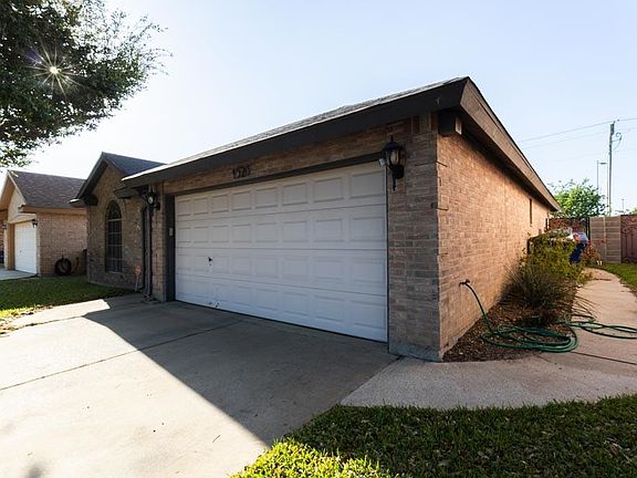 3rd image of 1520 Denmark Ln