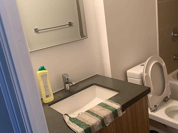 5th image of 155 Yorkville Ave #608