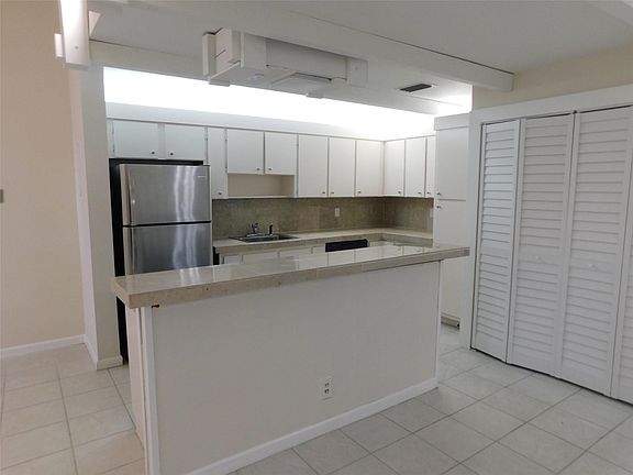 5th image of 532 Briarwood Circle #532