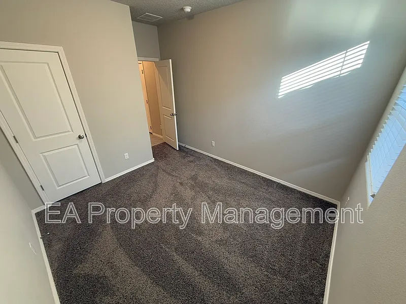 4 bed, 2.0 bath, 1800 sqft, $2,395 — Photo 3