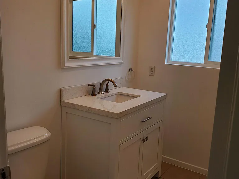5760 Whitsett Ave #J — Photo 4