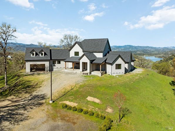 3215 Deerwood Dr, Ukiah, CA 95482