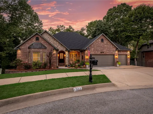 1302 NE Fairwinds Dr, Bentonville, AR 72712