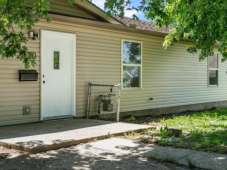 2020 Kildare Ave — Photo 3
