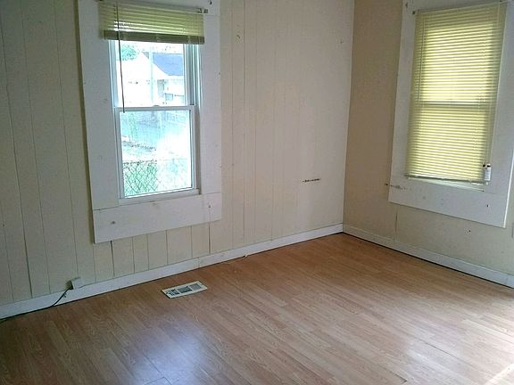 5th image of 806 1/2 37th Ave