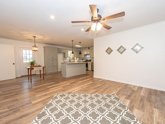 5th image of 546 Renaud Dr