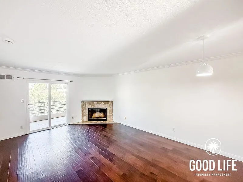 7405 Charmant Dr #2302