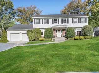 5 Kimberly Dr, Ocean, NJ 07712