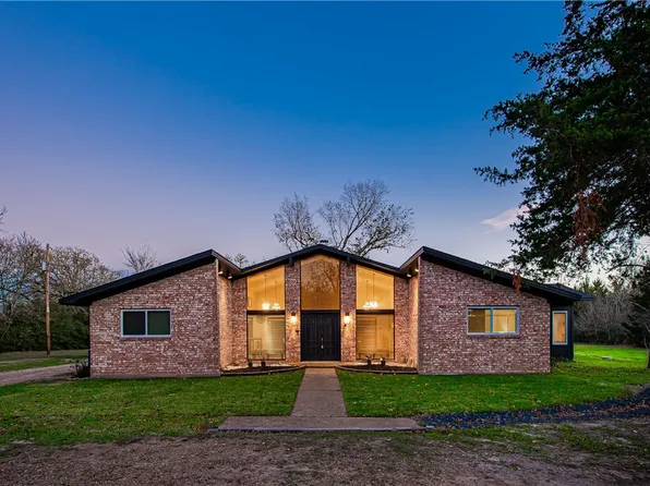 5004 Enchanted Oaks Dr, College Station, TX 77845