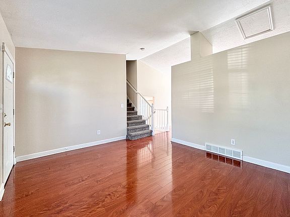 5th image of 924 N Starcrest Dr