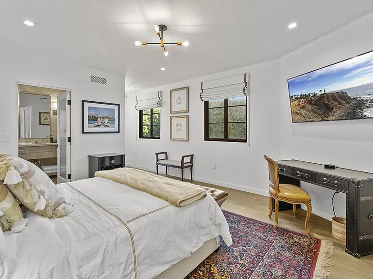 8159 Hollywood Blvd — Photo 41