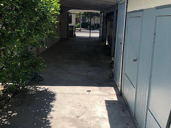 4th image of 12007 Ayres Ave