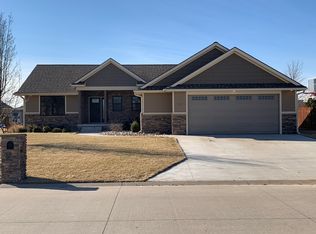 1112 Heritage Dr, McPherson, KS 67460