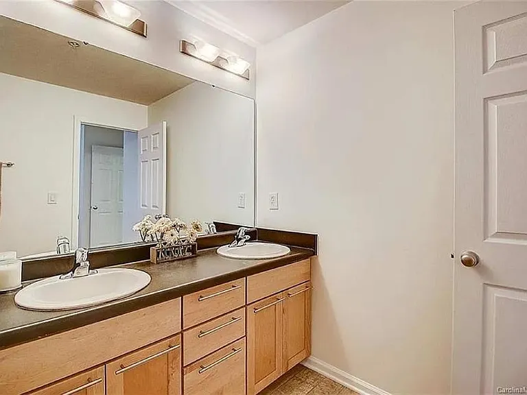 652 Raphael Pl — Photo 9