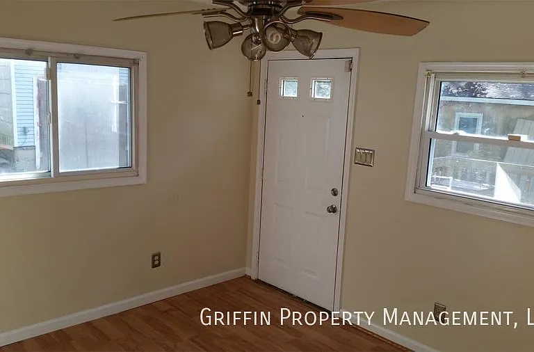 8402 Sleepy Hollow Rd — Photo 4