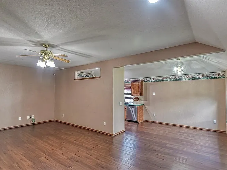 313 SW 141st St — Photo 5
