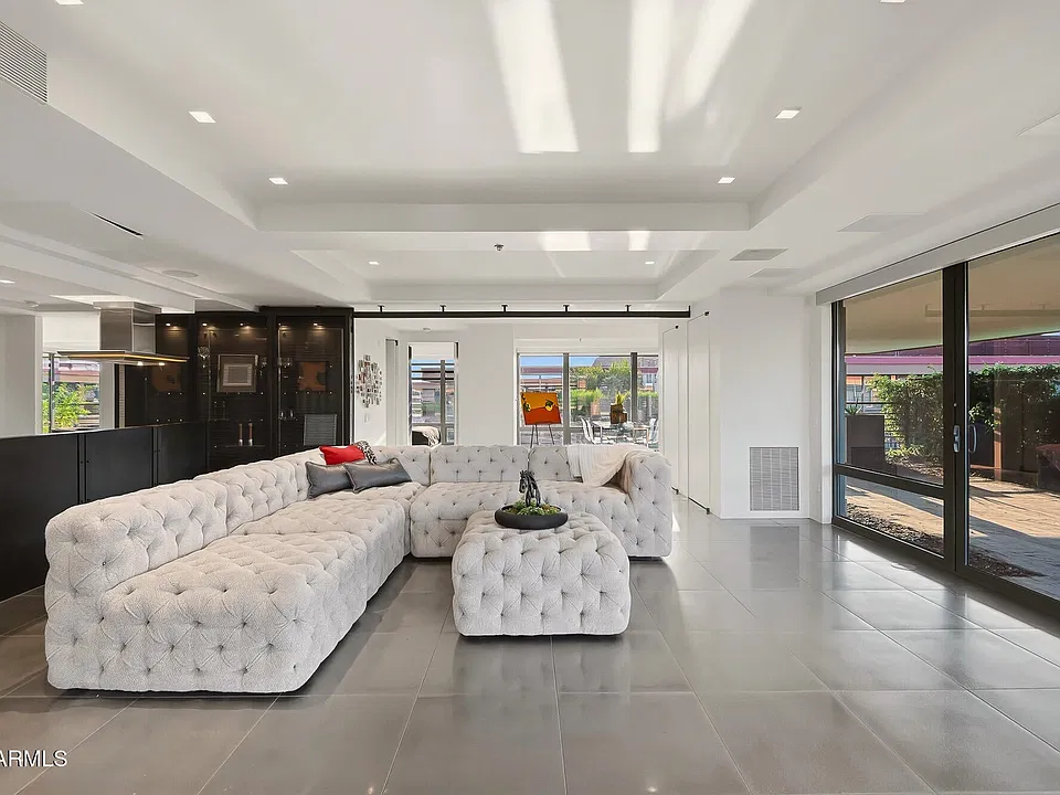 7137 E Rancho Vista Dr #7006