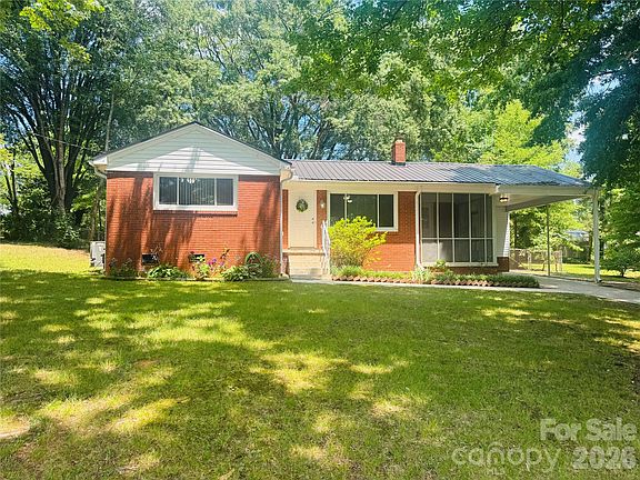 3rd image of 1308 Arbor Dr