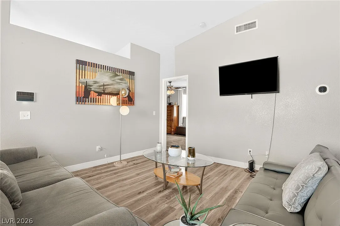 3 bed, 2.0 bath, 1219 sqft, $1,975 — Photo 4