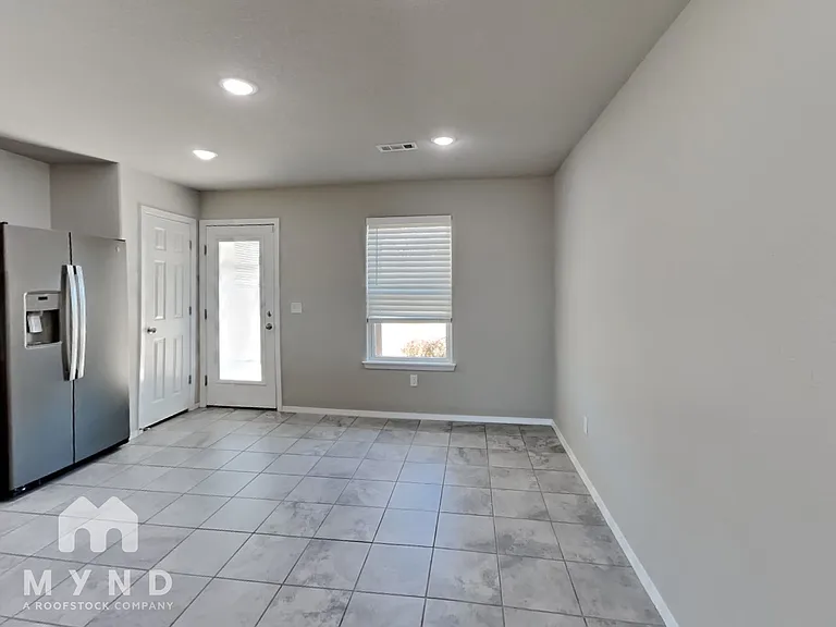 2109 N Lexington St — Photo 9