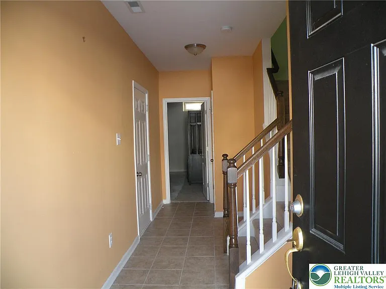 6092 Valley Forge Dr — Photo 2