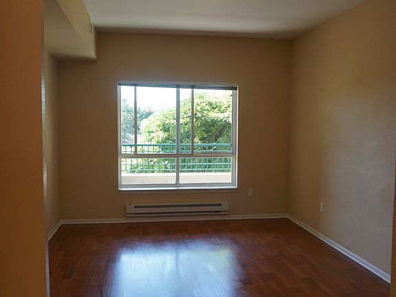 5th image of 12224 NE 8th St #300