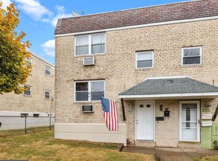9407 Lansford St, Philadelphia, PA 19114