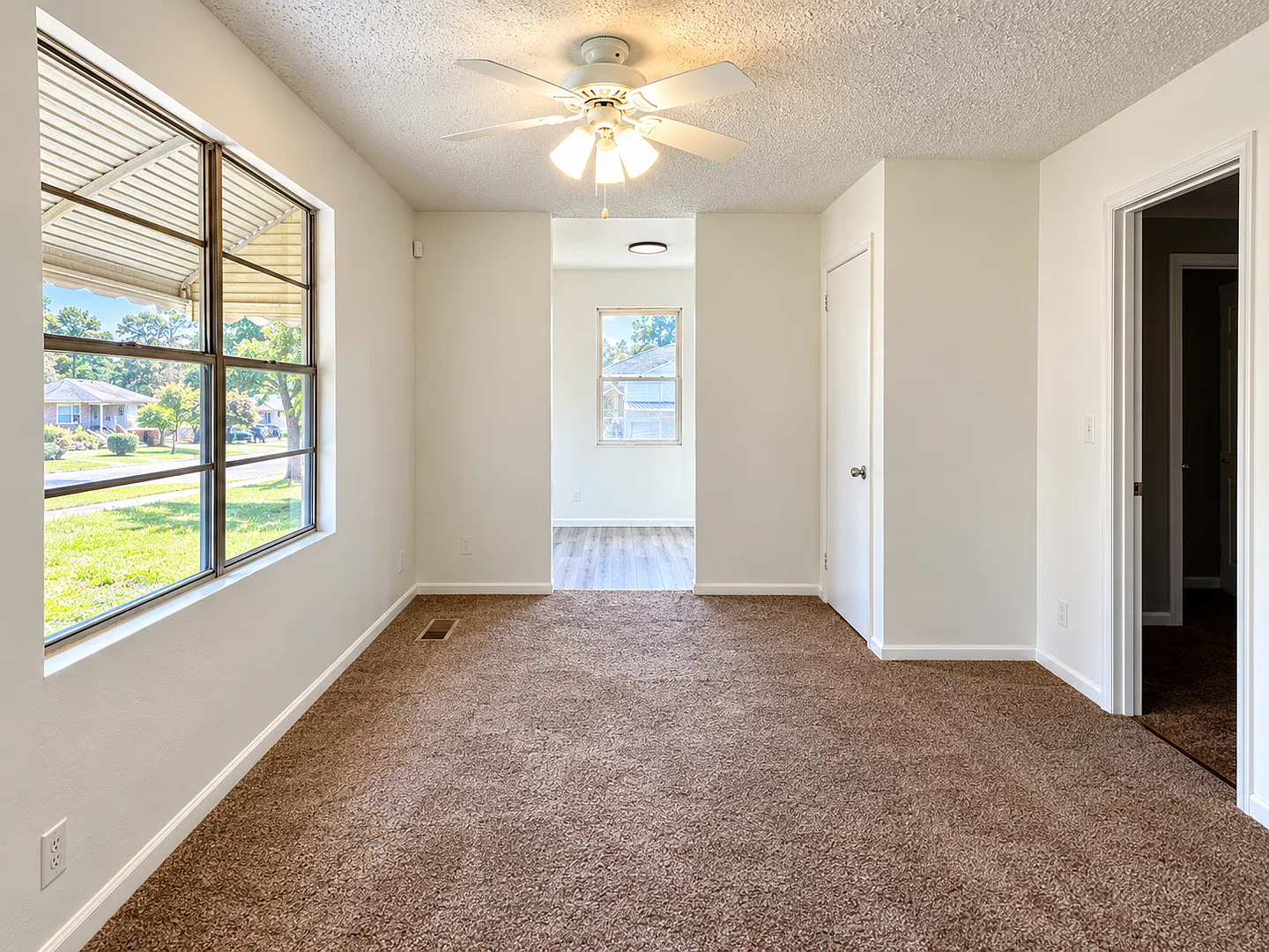 Newly Renovated 3 bedroom, 1 bath home — Photo 2