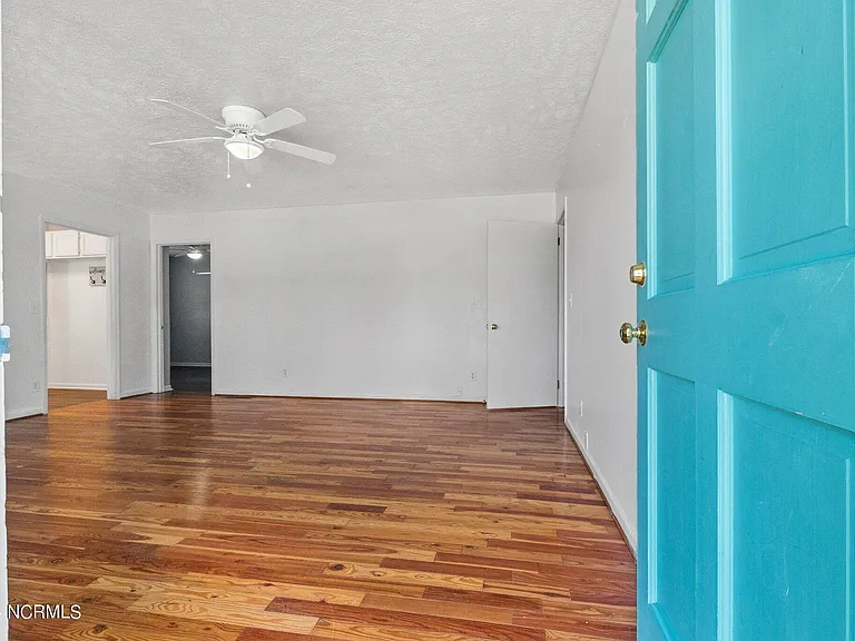 1708 N Poplar St — Photo 4