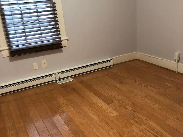 1933 Moss St — Photo 13