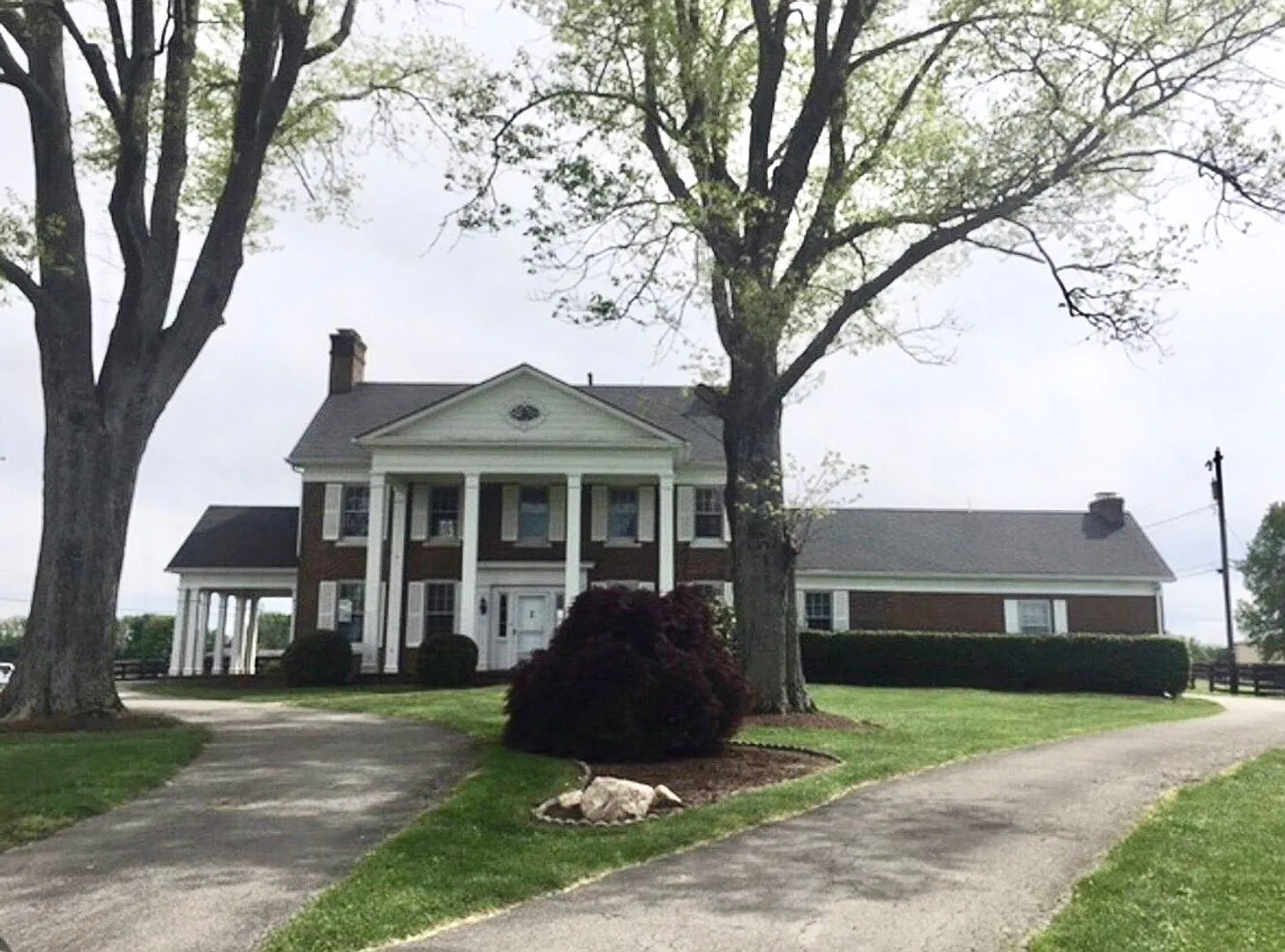 Kentucky mansion overlooking horse farm with stunning views 20260930 — Photo 1