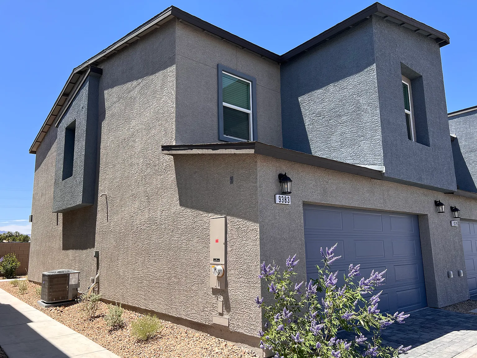 3 bed, 2.5 bath, $2,300 — Photo 2