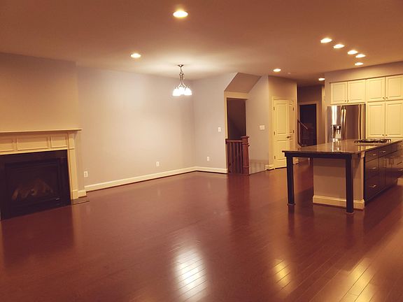 Eat- in kitchen area