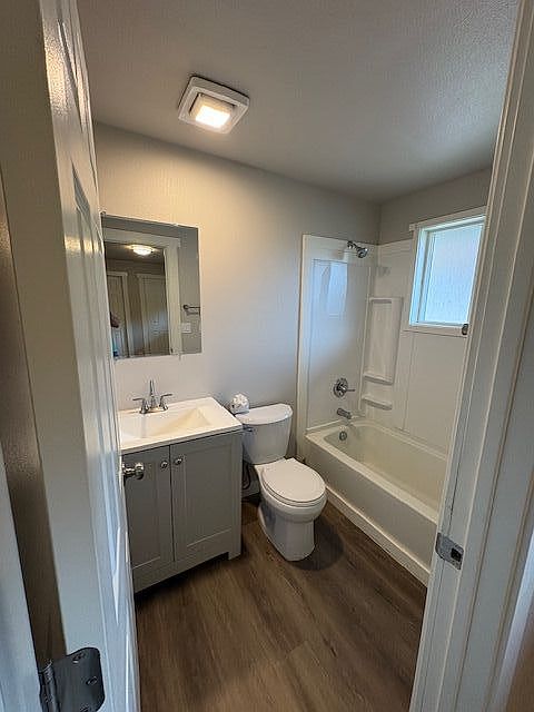 2nd image of 412 Chemawa Rd N APT 2
