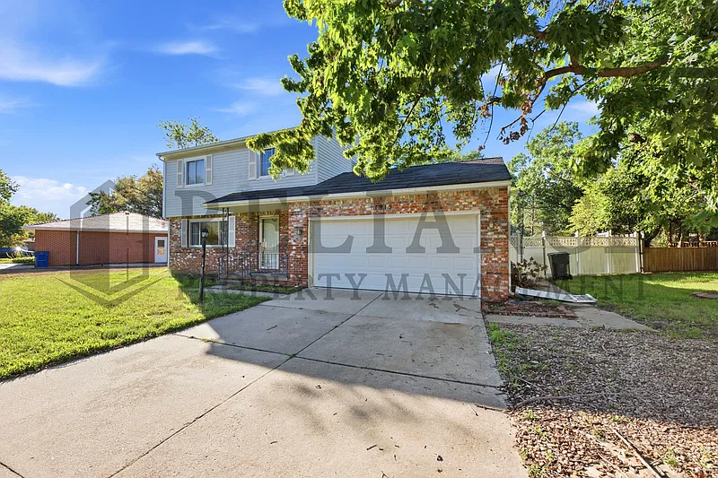 3 bed, 3.0 bath, 1885 sqft, $1,595 — Photo 3