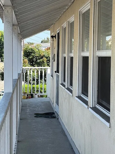 335 Eucalyptus Dr — Photo 3