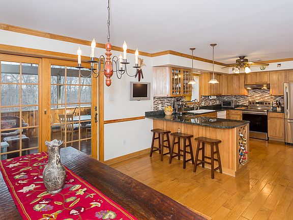 5th image of 65 Rick Ln