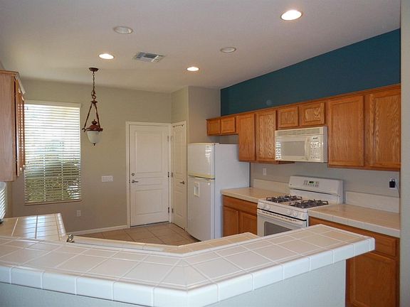 4th image of 208 Quail Covey Ct
