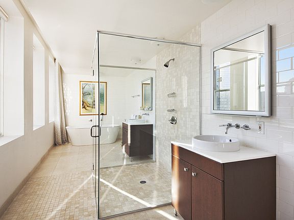 5th image of 270 Broadway APT 18D
