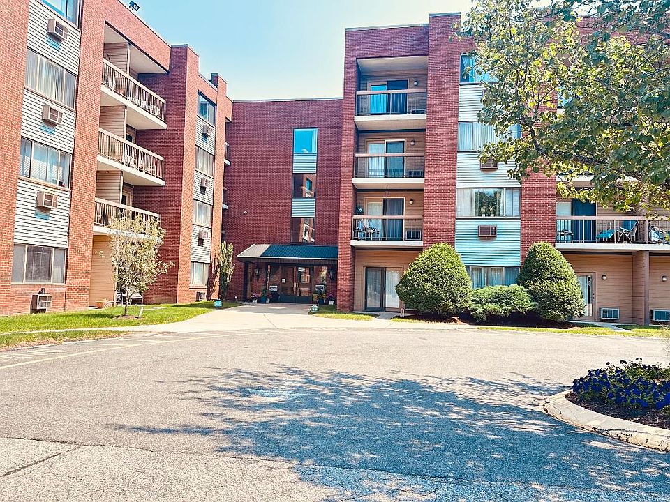1st image of 4975 Washington St #301