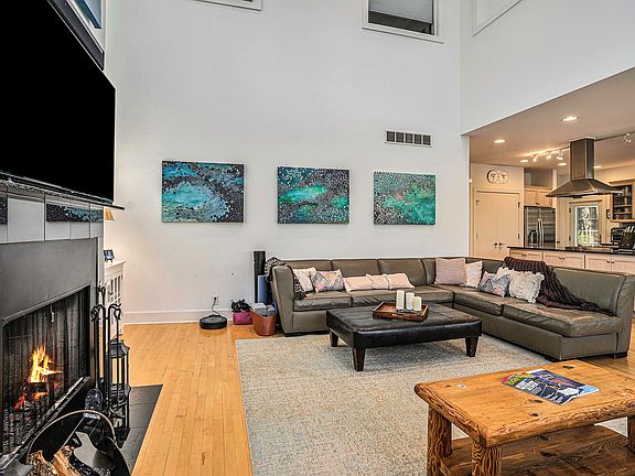 2nd image of 16396 Meadow Wood Dr